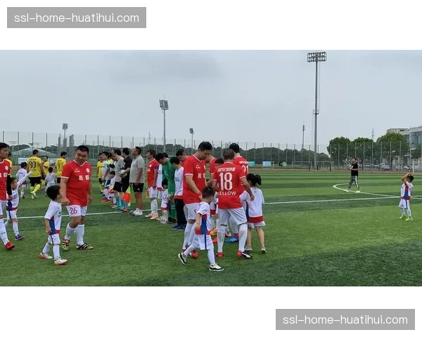 欧冠主题草根足球项目启动,八强俱乐部各资助一座社区球场翻新 欧冠主题草根足球项目启动,八强俱乐部各资助一座社区球场翻新